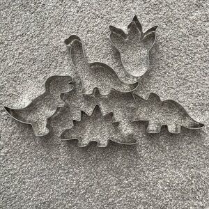 Dinosaur Metal Cookie Cutter Set. Set of 5. EUC. Approx 9in